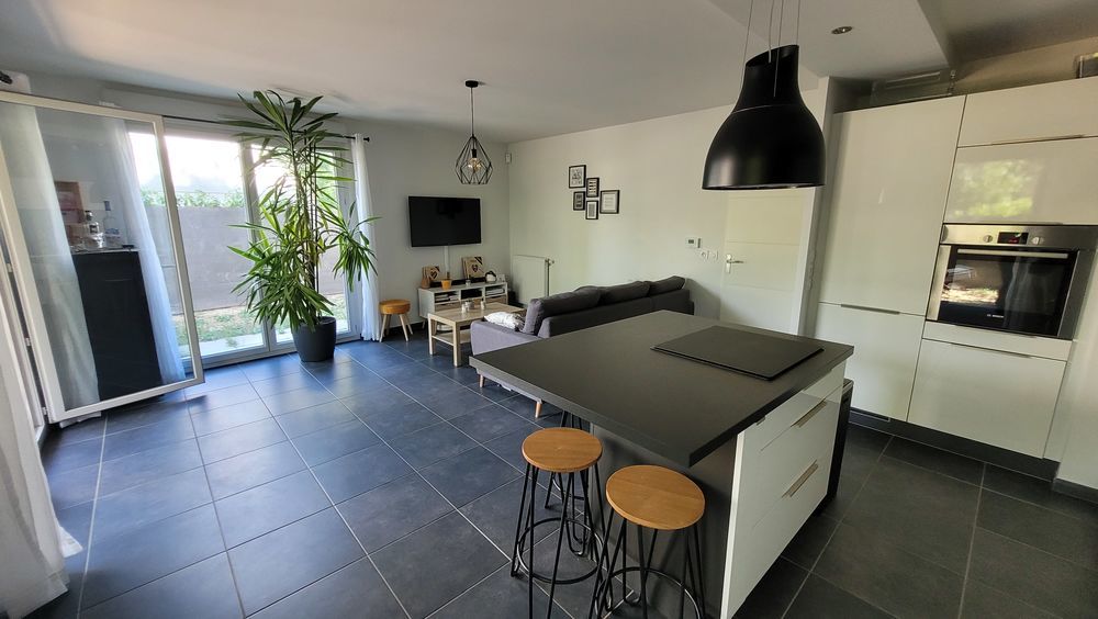 Location Appartement appartement T3 de 65 m² Lyon 69008 Lyon 8