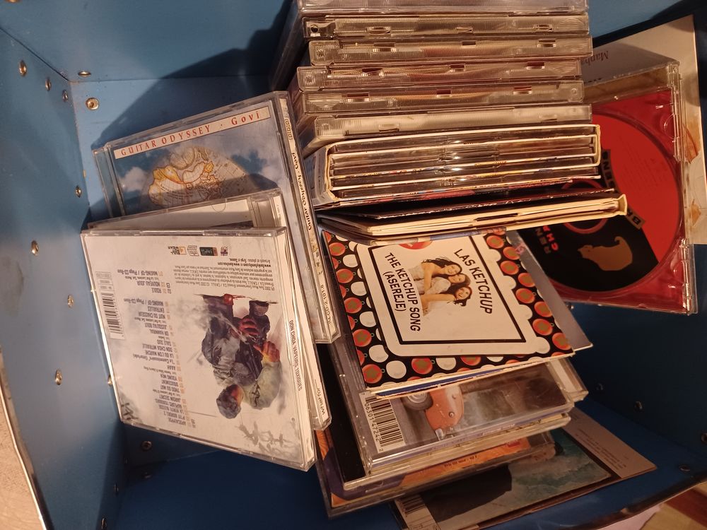 Lot 20 CD vari&eacute;t&eacute;s FR et Internationales de 1970 &agrave; 2020 Audio et hifi