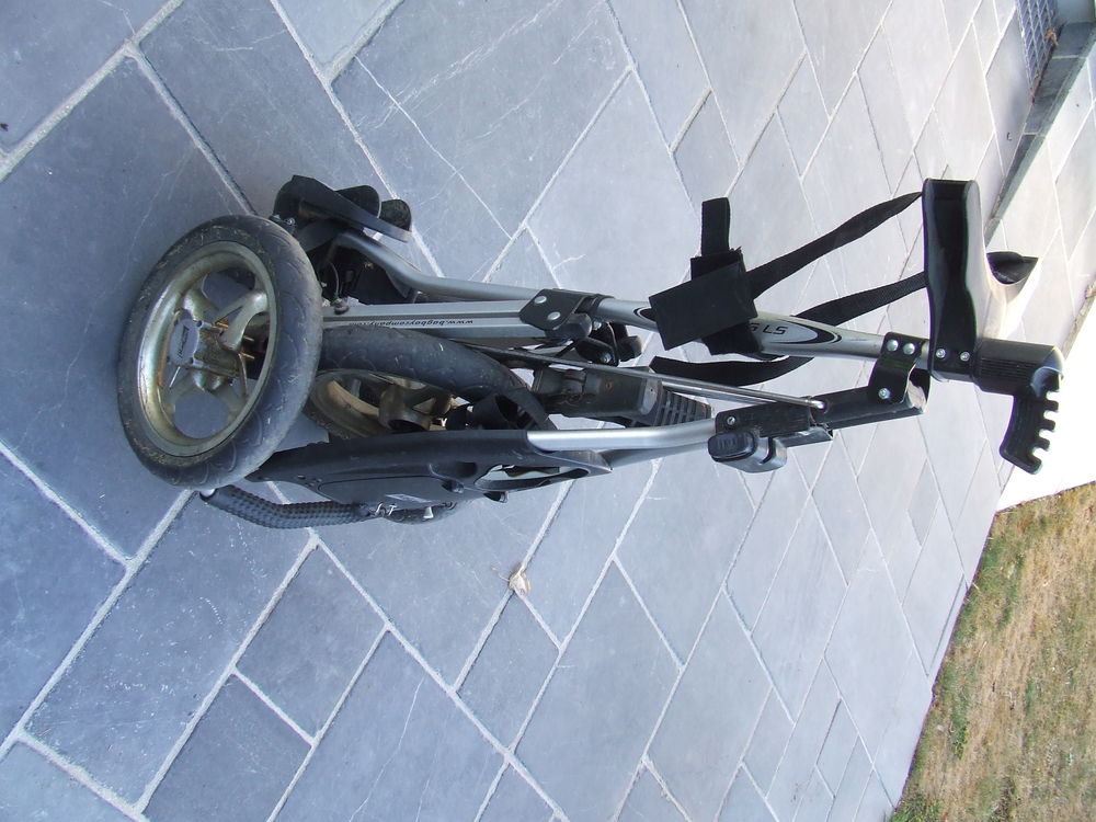 . tr&egrave;s beau chariot , porte sac de golf Sports