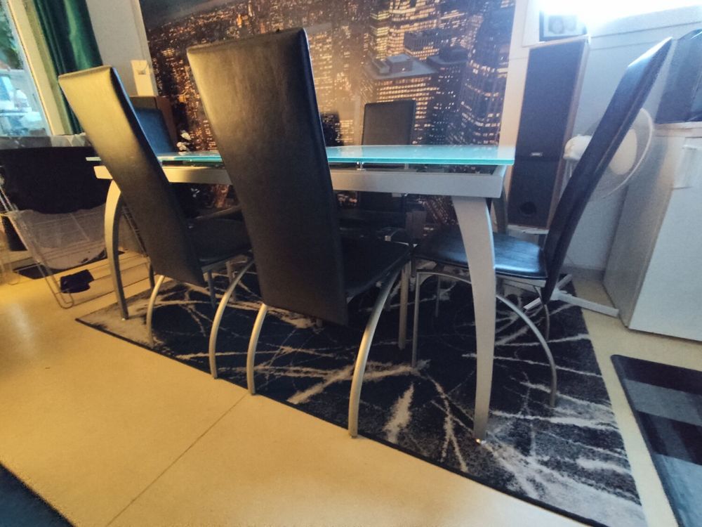 Table salle &agrave; manger extensible avec 6 chaises. Design moder Meubles