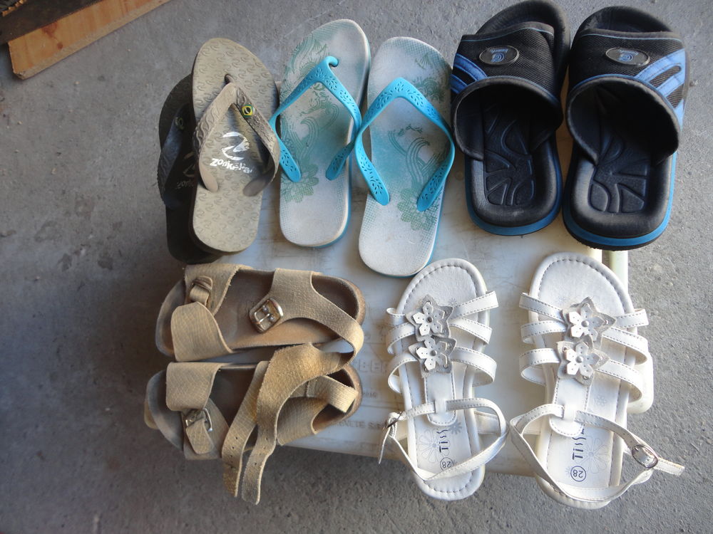 Plus de 80 Paires de Chaussures, Bottes,etc... Chaussures