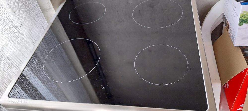 cuisini&egrave;re vitroc&eacute;ramique neuf Electroménager