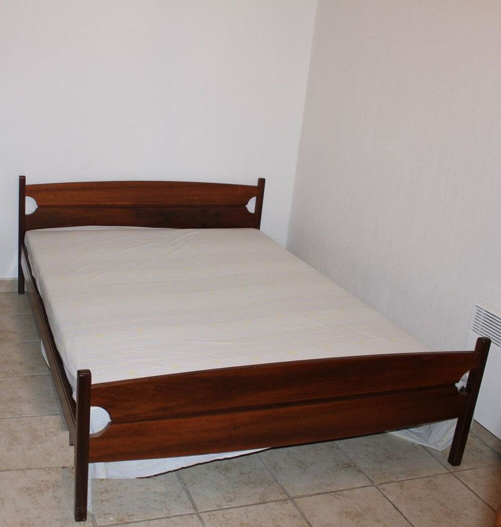Cadre de lit Roche Bobois noyer massif 100€ Meubles