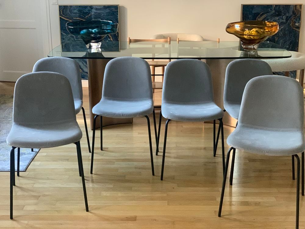 de 6 ou 4 chaises &agrave; manger en velour gros. Meubles