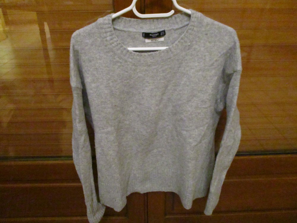 un pull gris col arrondi en bon &eacute;tat Vêtements