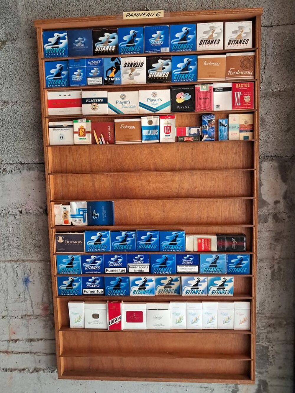 Paquets de Cigarettes Vides 