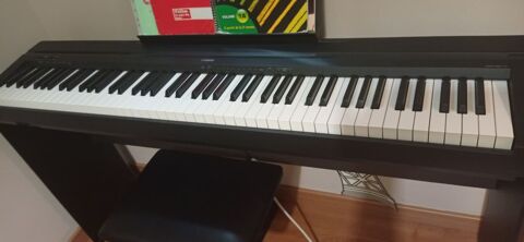 Piano Yamaha P45 noir + encadrement + trpied + pdale. 500 Aix-les-Bains (73)