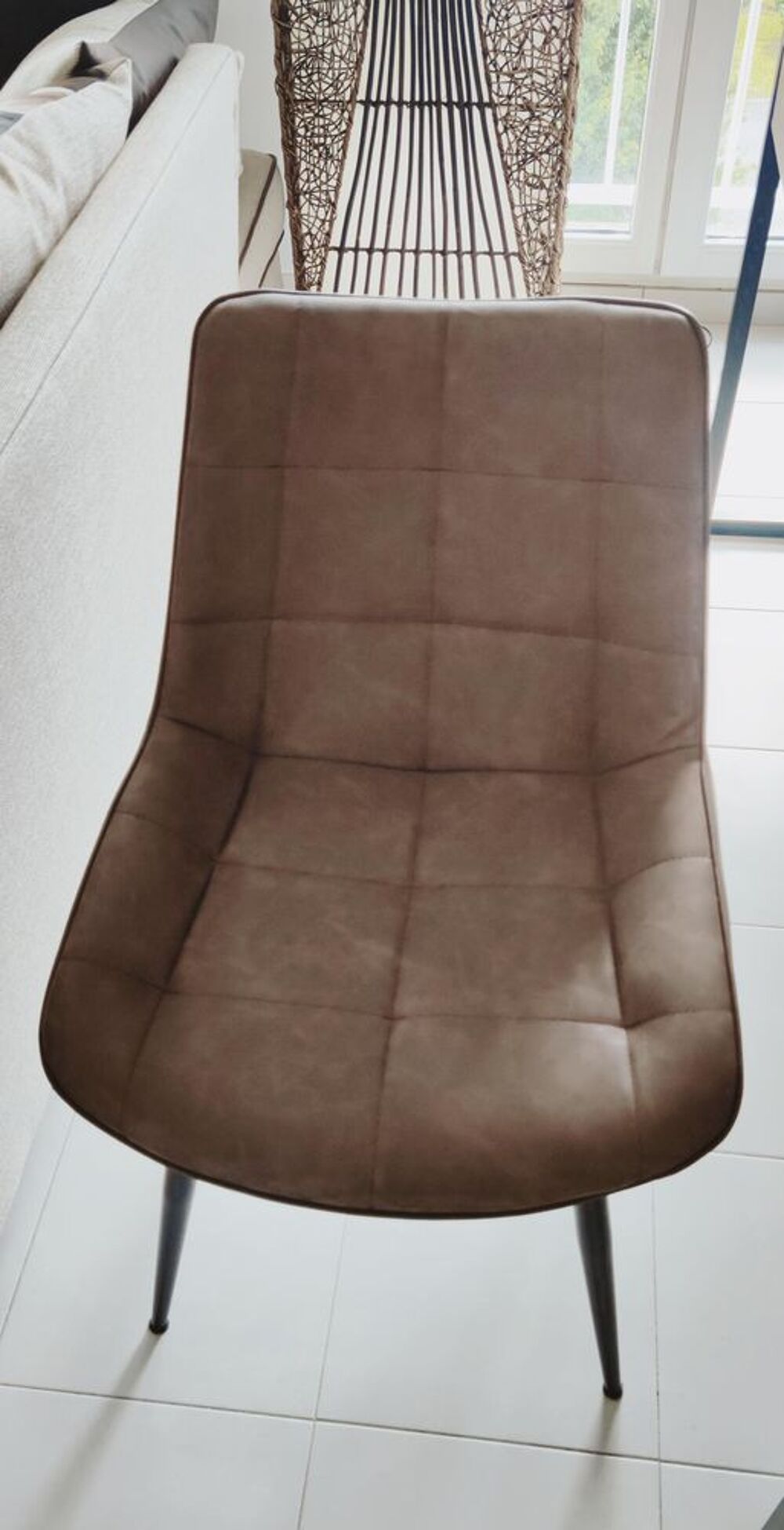 A saisir 4 chaises de salle &agrave; manger Meubles