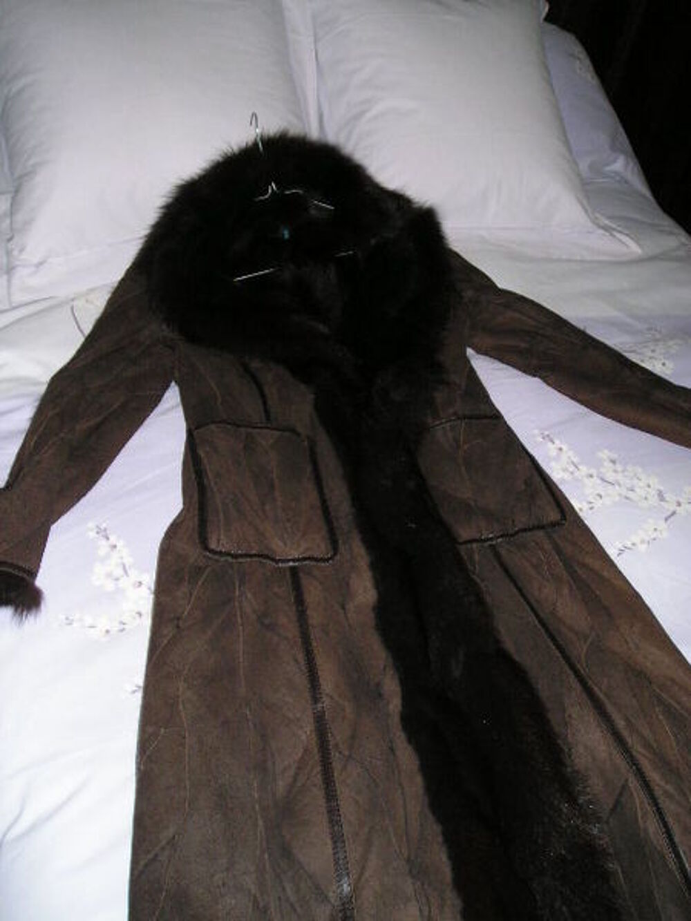 MANTEAU LONG PEAU ET DOUBL&Eacute; belle fausse fourrure Vêtements