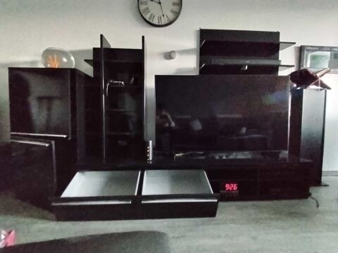 Meuble 700 Saint-Denis (93)