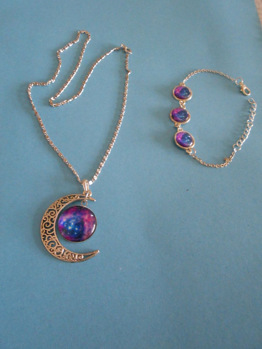 CHAINE ARGENTEE ET SON PENDENTIF Bijoux et montres