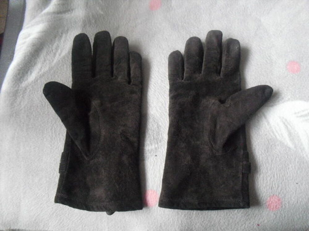 gants chocolat 100% croute de cuir de porc Taille 2
Vêtements
