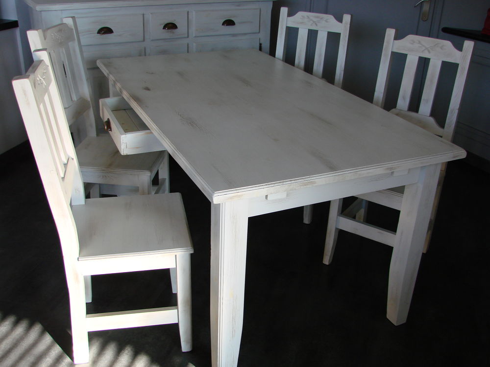 Table + 4 chaises + bahut Meubles