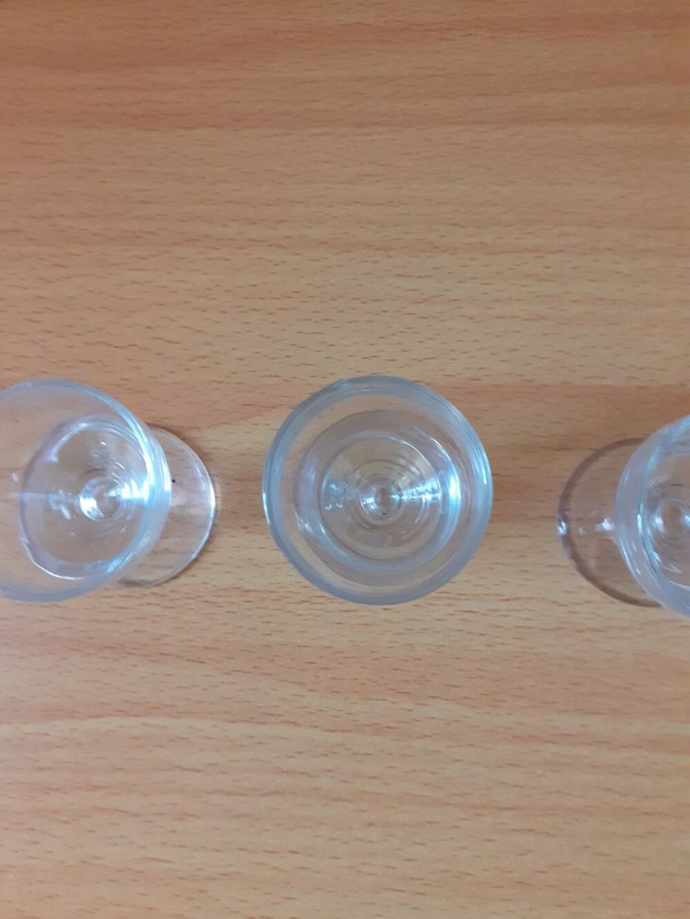 Lot de 3 verres &agrave; liqueur &agrave; pied 