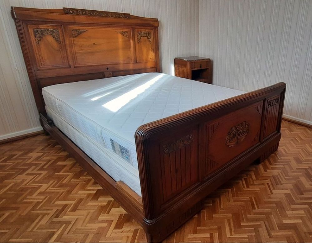 Chambre r&eacute;tro compl&egrave;te + 2 sommiers &eacute;lectriques et matelas. Meubles