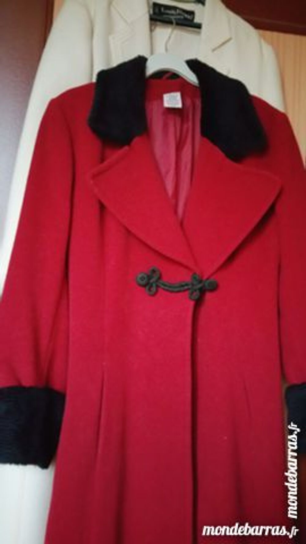 Superbe manteau rouge tr&egrave;s classe t 40 Vtements