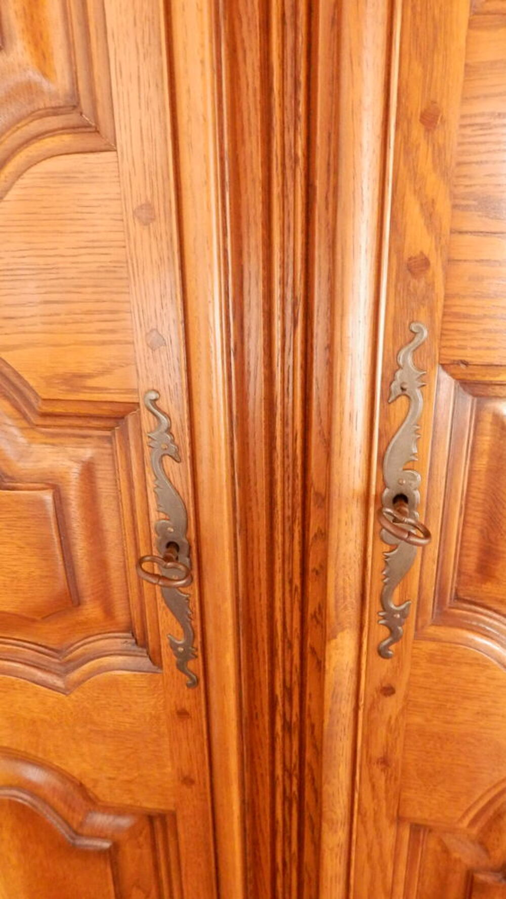 ARMOIRE EN CHENE MASSIF Meubles