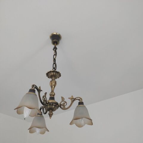 Lustre ancien en bronze dor�. 5 Brive-la-Gaillarde (19)