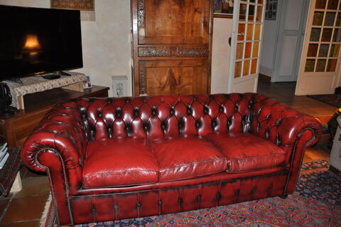 Véritable canapé chesterfield 3 place cuir de buffle grenat 990 Cerizay (79)