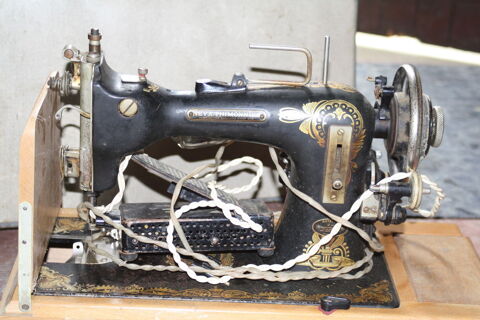 Machine � coudre NEVA THIMONNIER  30 Lessard-en-Bresse (71)