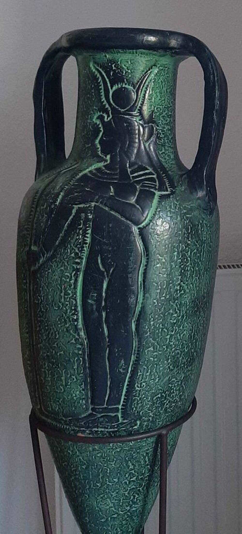 Magnifique amphore de style
&eacute;gyptien.
Tr&egrave;s bel objet de d&eacute;coration Décoration