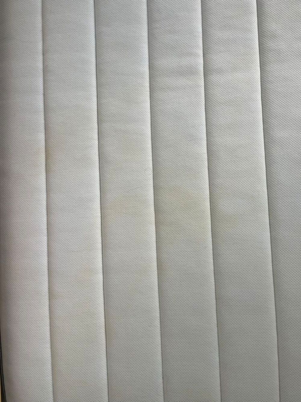 Lit 2 places (sommier + matelas 140x200) Meubles