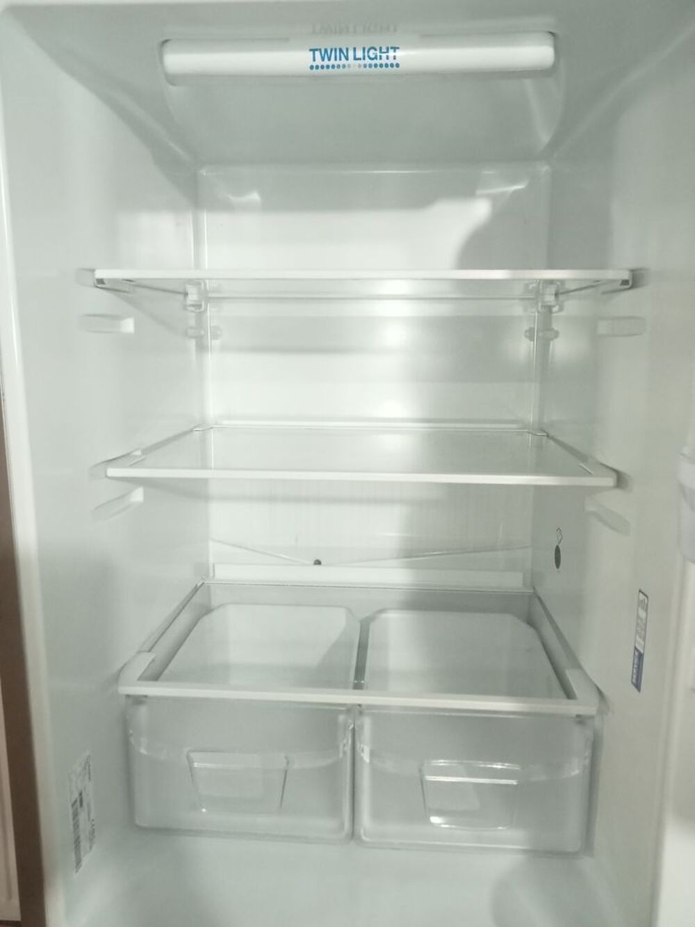 r&eacute;frig&eacute;rateur combin&eacute; de marque Indesit, mod&egrave;le BIAA 12, Electroménager