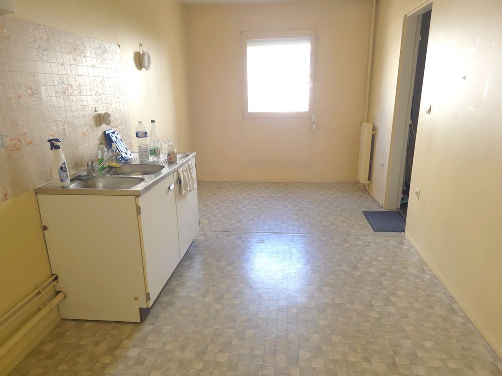 Vente Appartement Appartement de type F4 84,5 m², 3 chambres, balcon, place de parking en sous-sol, au calme et proche de toutes les commodités. Vandœuvre-lès-nancy