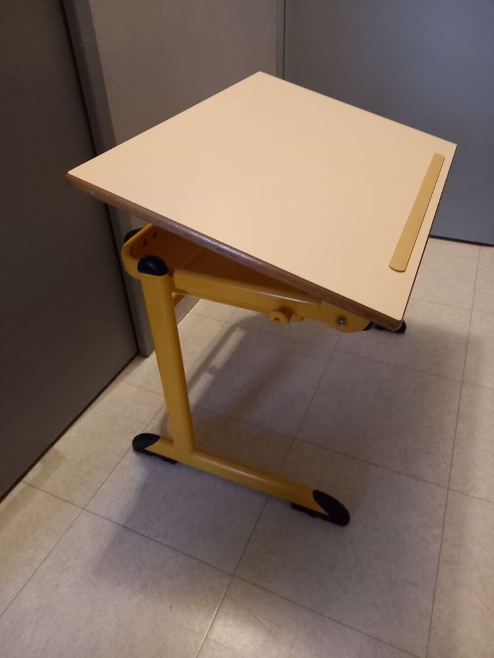 Bureau enfant maternelle TRES ROBUSTE Meubles