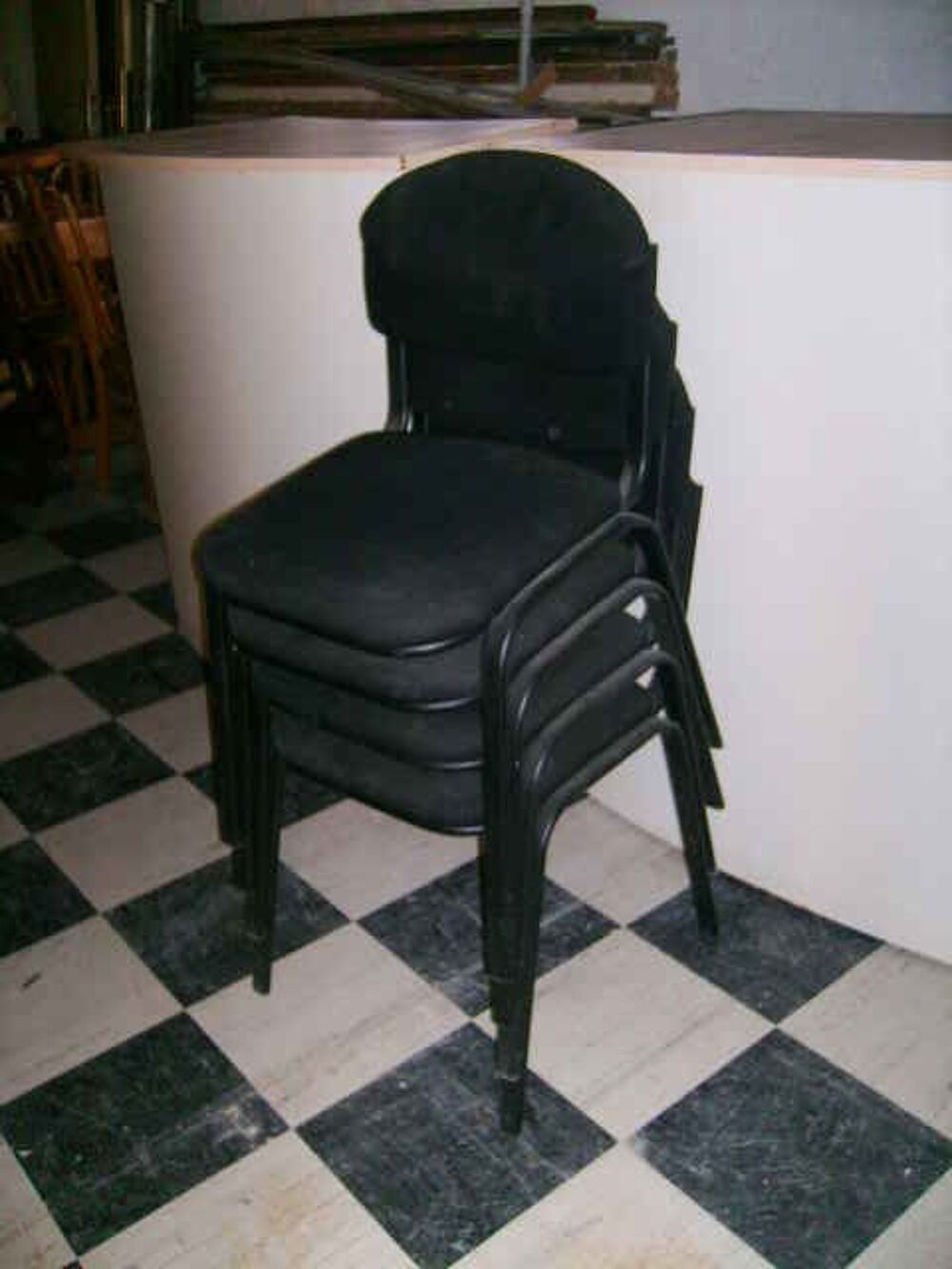 4 CHAISES DE SALLE DE REUNION EN TISSUS Meubles