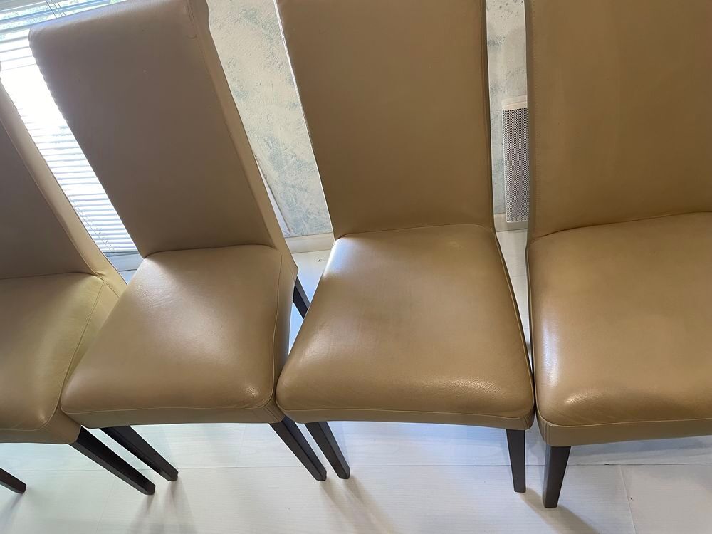 Lot 4 chaises en cuir v&eacute;ritable 4 pieds Meubles