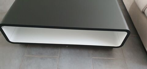 Table basse noire et blanche 30 Saint-Quentin (02)