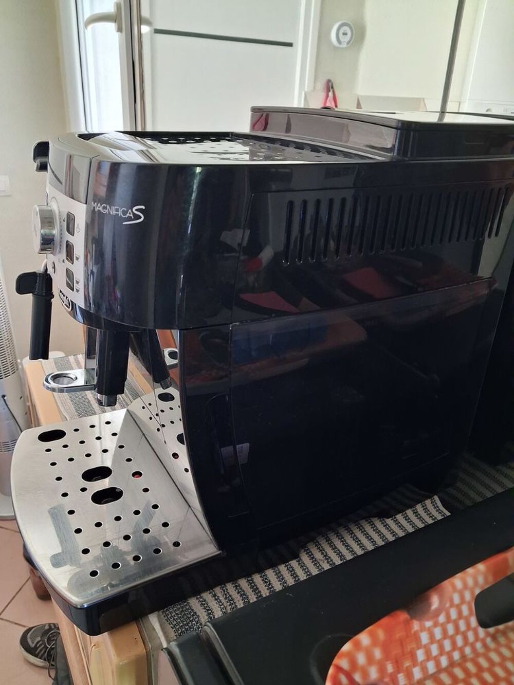 Cafeti&egrave;re &agrave; grain Delonghi Magnifica S peu servi (10/2024) Cuisine