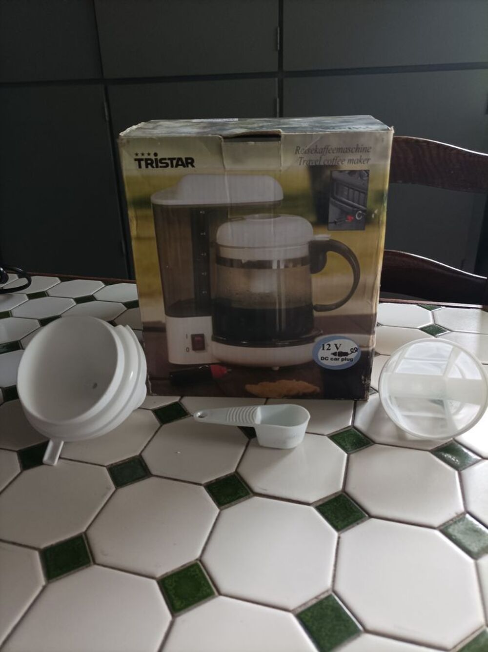 Cafeti&egrave;re a caf&eacute; 6 tasses Fonctionnement que 12 volts Electroménager