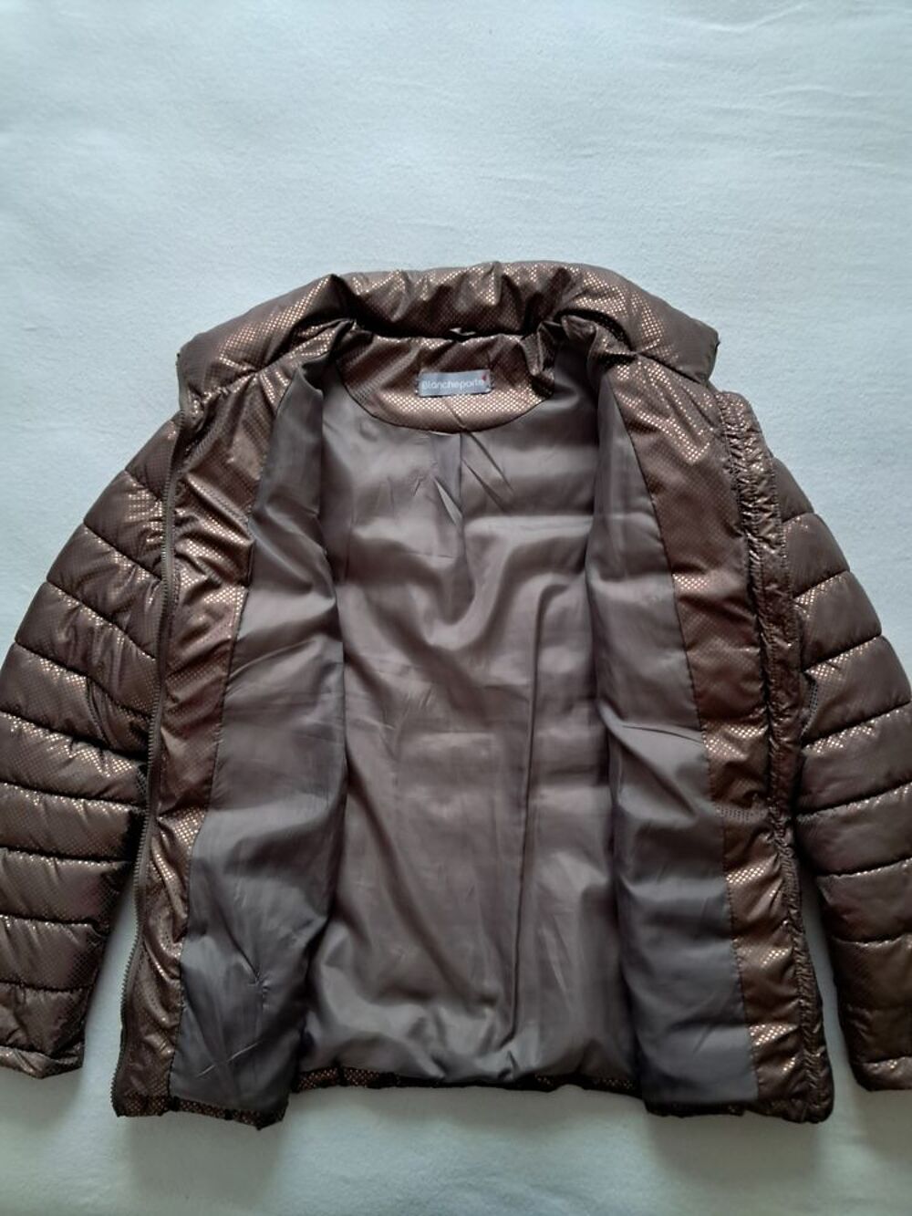Doudoune Zipp&eacute;e courte, marron fantaisie. doubl&eacute;e, taille 44 Vêtements