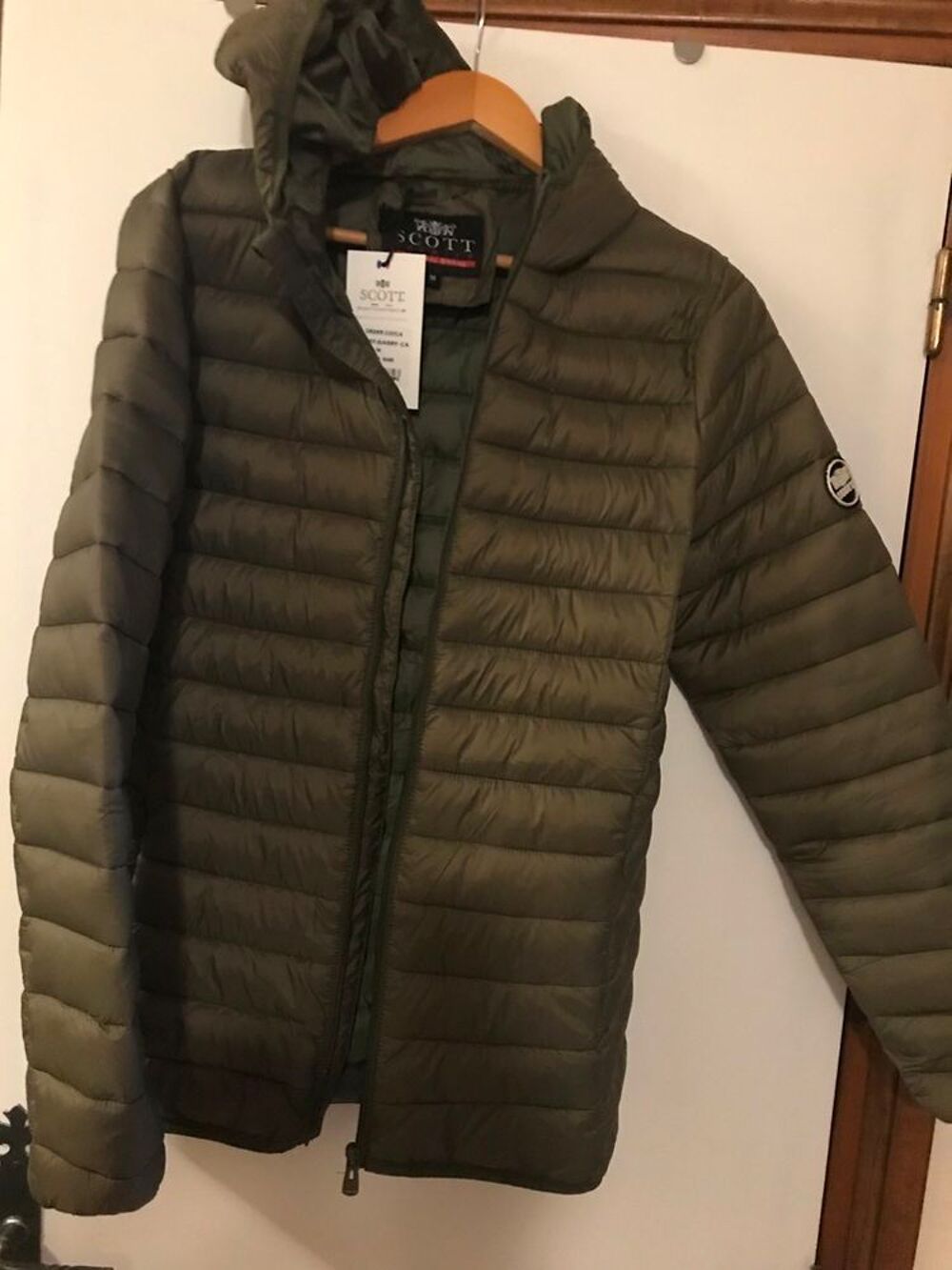 Doudounne Scott neuve Vêtements