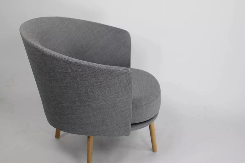 Fauteuil lounge Dorso dessin&eacute; par GamFratesi pour HAY Meubles
