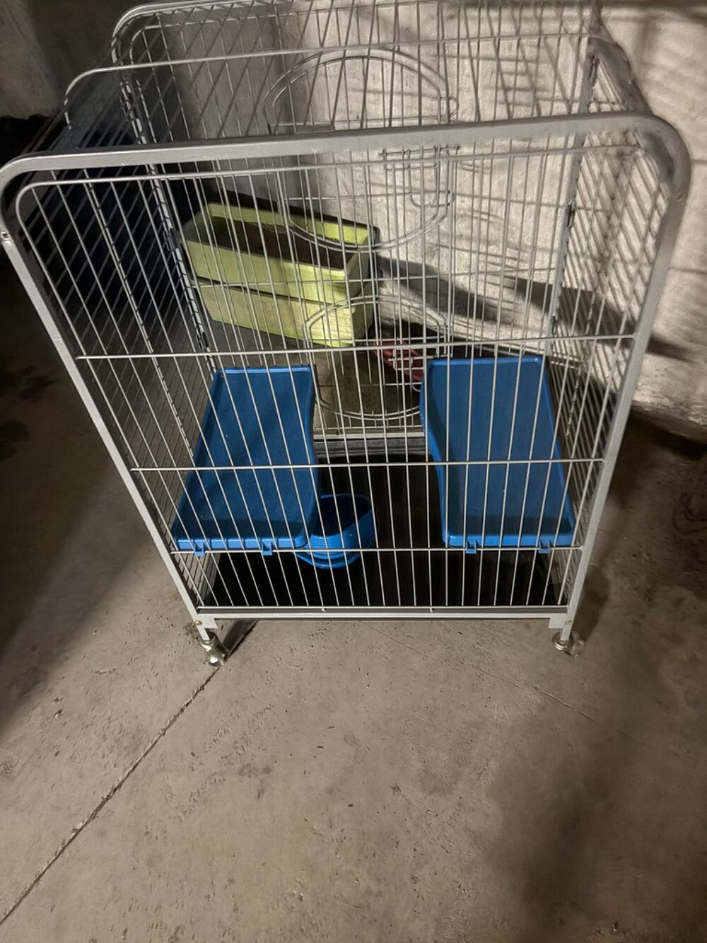 Cage sur roulettes avec bacs bleu Bricolage