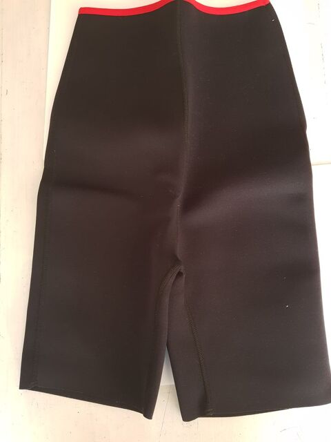 BERMUDA MINCEUR   Faon Gupire   T L (42/44) Coloris NOIR 25 Paris 20 (75)