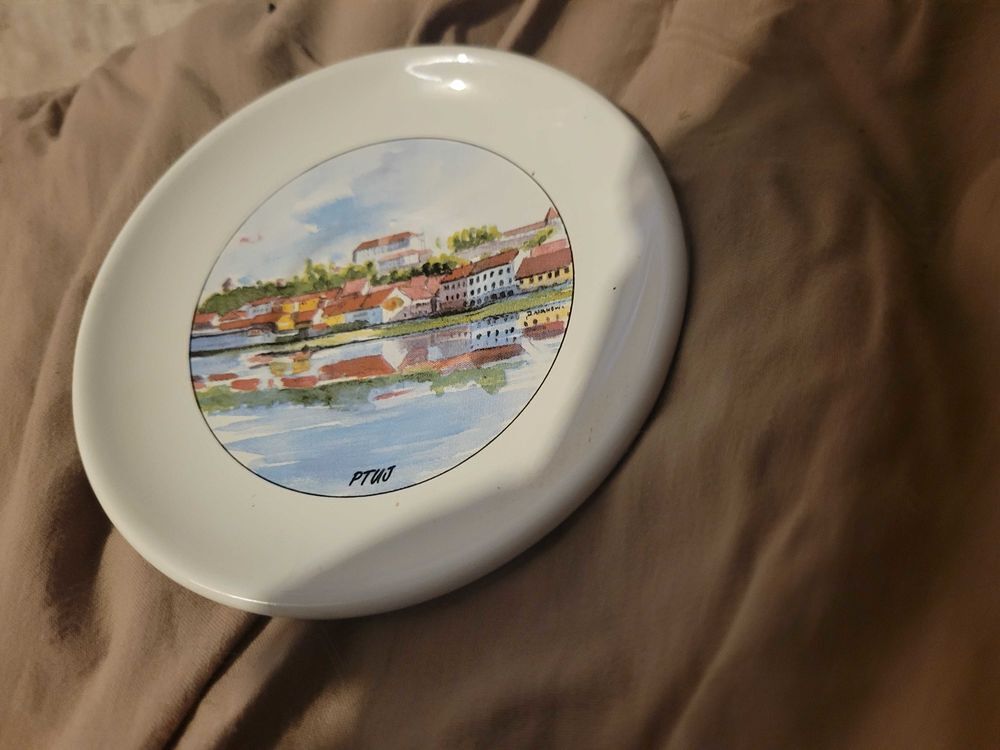 assiette mini d&eacute;corative murale occasion de diam&egrave;tre 12cm de ptuj ville de Slov&eacute;nie Décoration
