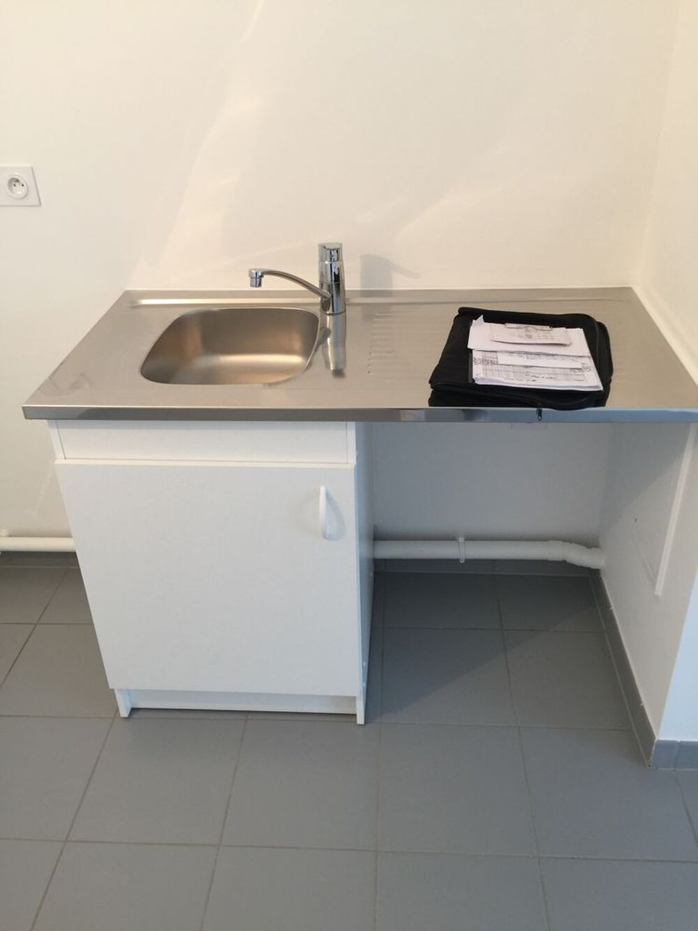 &eacute;vier et meuble cuisine Meubles