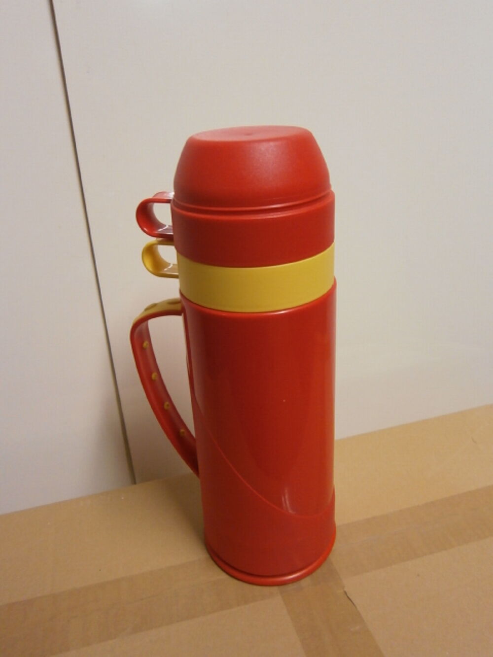 
Bouteille isotherme de 1 litres rouge et jaune Sports