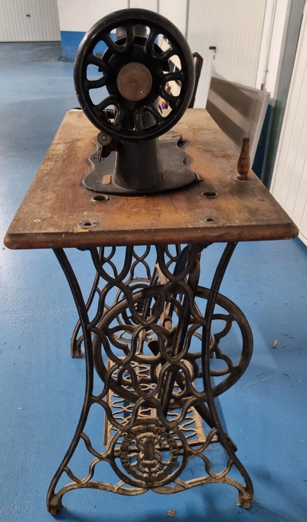 Magnifique table pour machine &agrave; coudre Singer d&eacute;but 20&egrave;me si Décoration