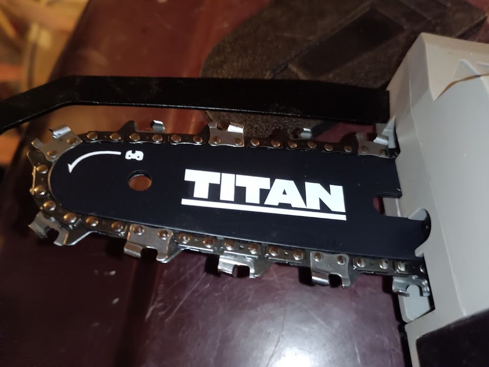 Mini tron&ccedil;onneuse TITAN TTI936GDO Bricolage