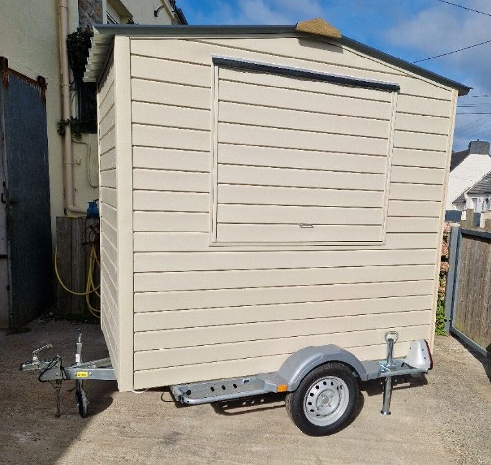 Stand mobile sur ch&acirc;ssis remorque: 4880 euros Bricolage