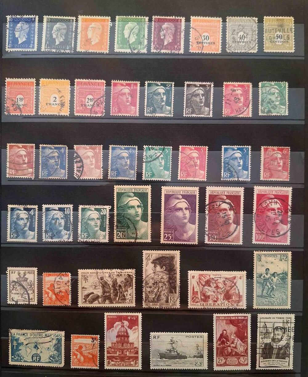 S&eacute;rie de timbres de collection de France C 