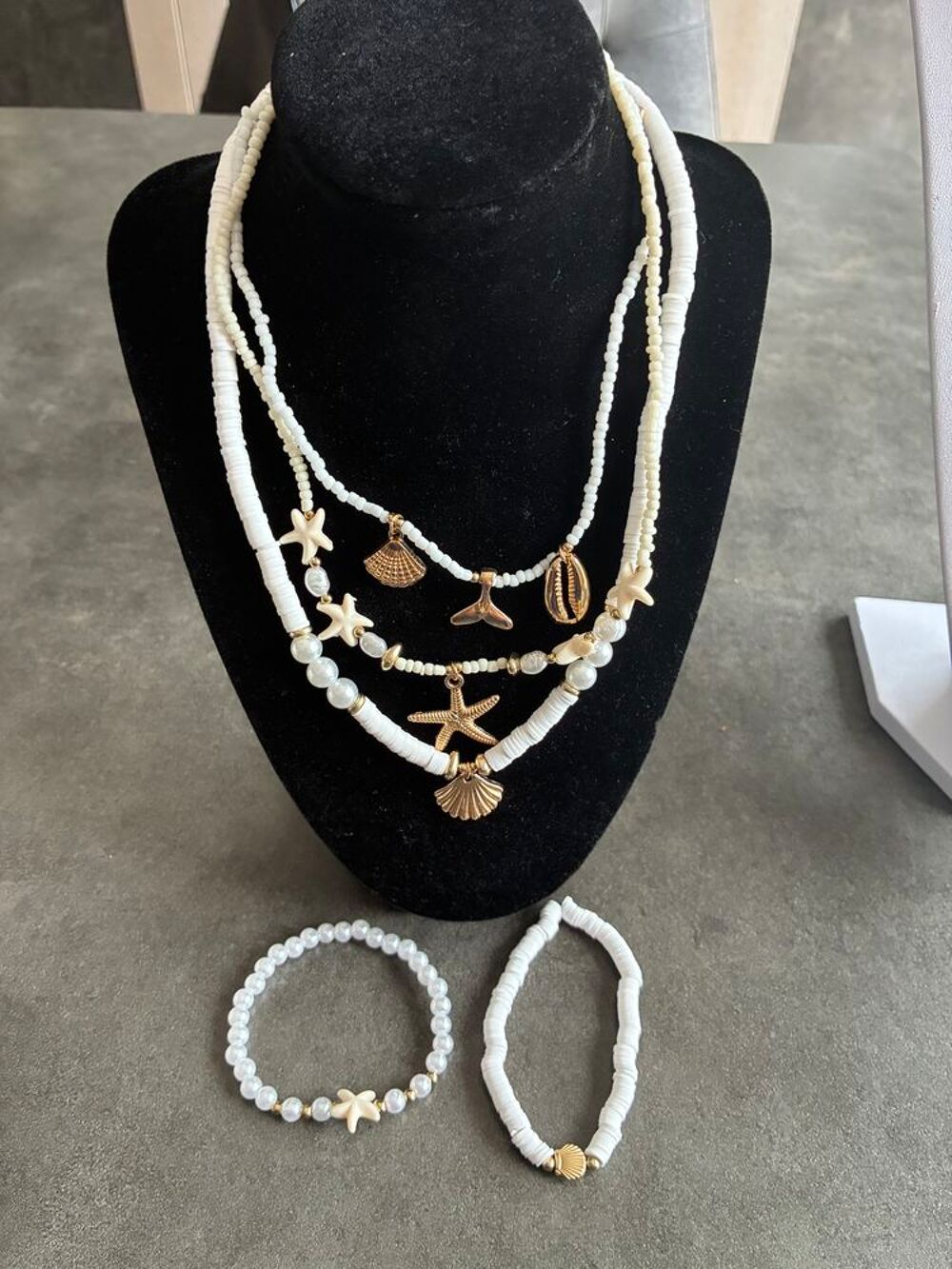 Ensemble bijoux d'&eacute;t&eacute; blanc &amp; dor&eacute; ? 3 Colliers superposable Bijoux et montres