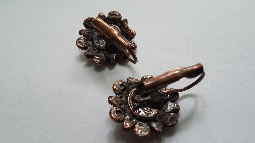 Vintage boucles d'oreilles TARATATA : dormeuses Bijoux et montres