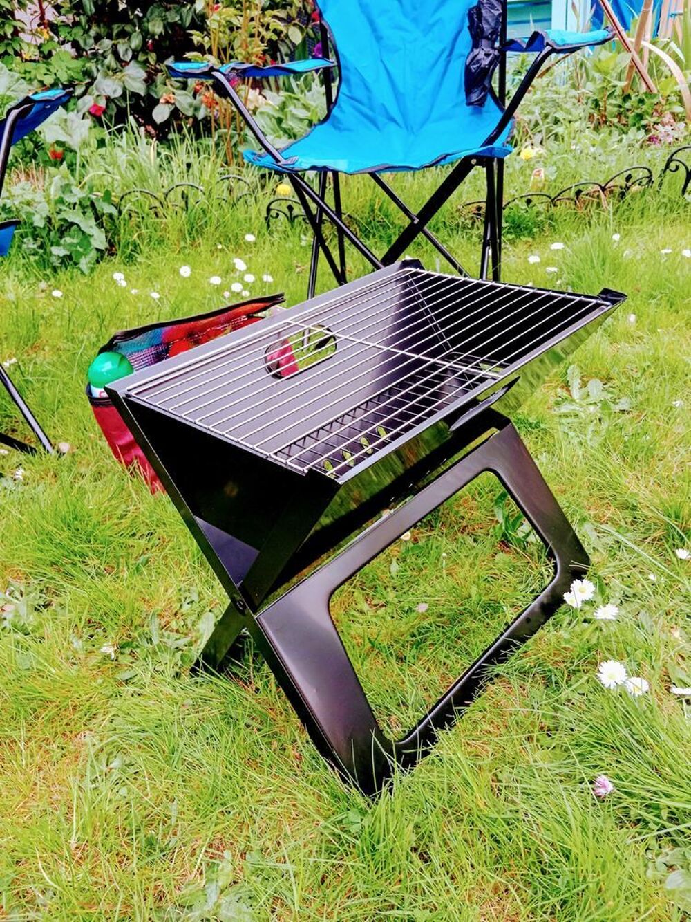 (Neuf) Pack barbecue complet : barbecue + 2 chaises + sac isotherme Jardin