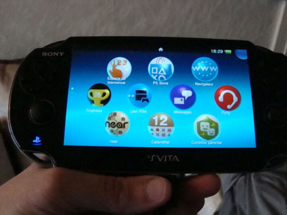 psvita avec 6 jeux Consoles et jeux vid�os